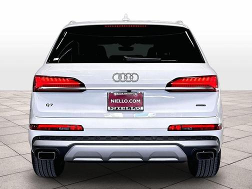 GLACIER WHITE 2026 Audi Q7 45 Premium