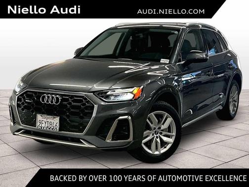 Daytona Gray Pearl Effect 2023 Audi Q5 45 S line Premium