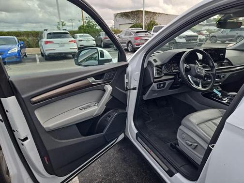 2023 Audi Q5 45 S line Premium