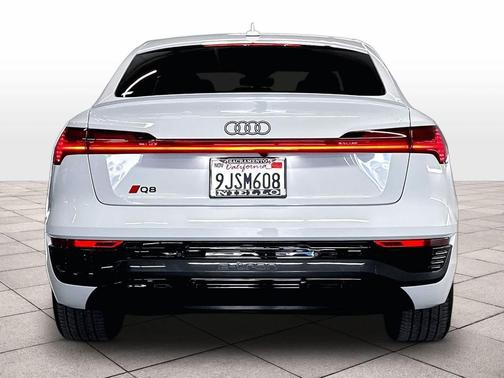 Glacier White Metallic 2024 Audi Q8 e-tron Premium Plus