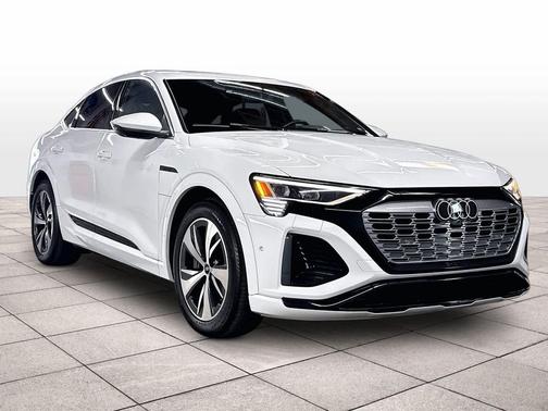 Glacier White Metallic 2024 Audi Q8 e-tron Premium Plus