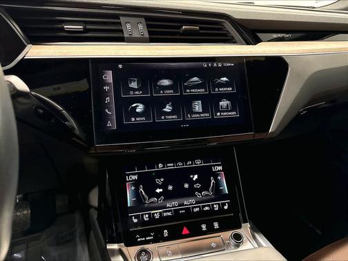 Glacier White Metallic 2024 Audi Q8 e-tron Premium Plus