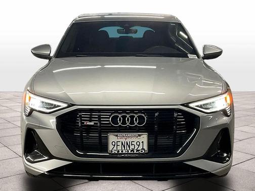 Florett Silver Metallic 2023 Audi e-tron Sportback S line Premium Plus