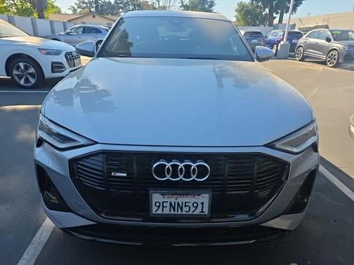 Florett Silver Metallic 2023 Audi e-tron Sportback S line Premium Plus