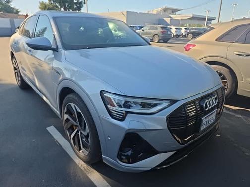 Florett Silver Metallic 2023 Audi e-tron Sportback S line Premium Plus
