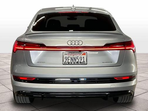 Florett Silver Metallic 2023 Audi e-tron Sportback S line Premium Plus