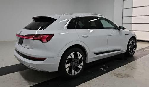 2021 Audi e-tron Premium Plus