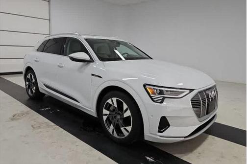 2021 Audi e-tron Premium Plus