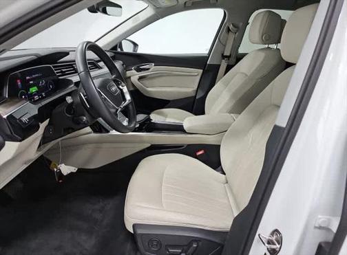 2021 Audi e-tron Premium Plus