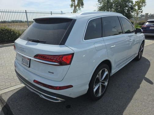 Glacier White Metallic 2023 Audi Q7 55 Premium Plus