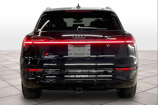 2024 Audi Q8 e-tron Prestige