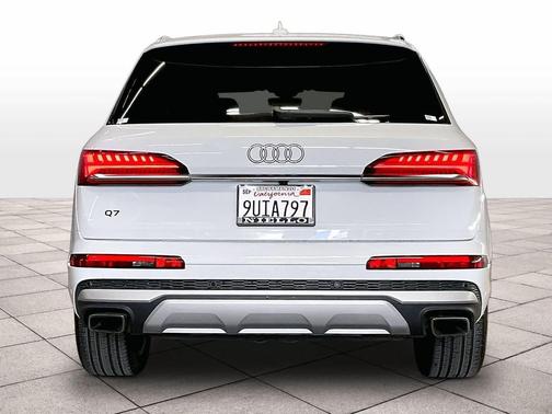 Glacier White Metallic 2025 Audi Q7 55 Premium Plus