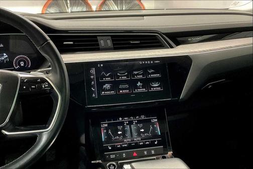2022 Audi e-tron Premium