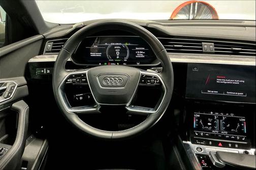 2022 Audi e-tron Premium Plus
