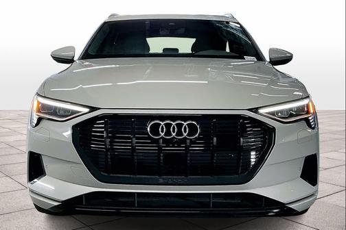2022 Audi e-tron Premium Plus