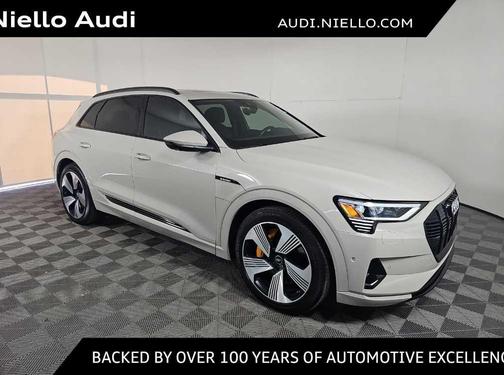 2022 Audi e-tron Premium Plus