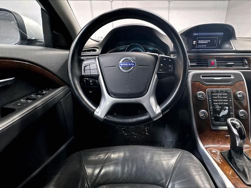 Bright Silver Metallic 2015 Volvo XC70 3.2 Premier