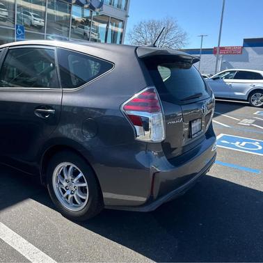 2015 Toyota Prius v Five