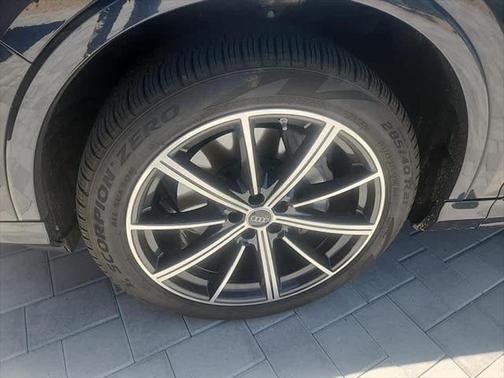 2023 Audi Q7 55 Premium Plus