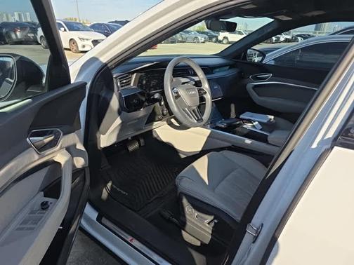 2024 Audi Q8 e-tron Prestige