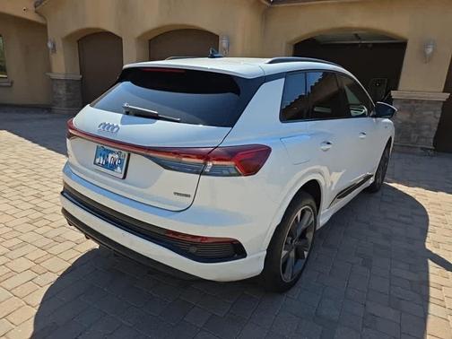 Glacier White Metallic 2023 Audi Q4 e-tron Premium Plus 50 quattro