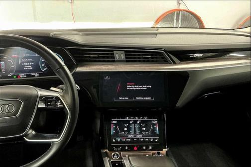 2024 Audi Q8 e-tron Premium Plus