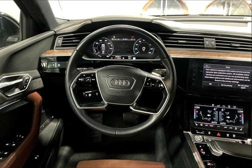 2019 Audi e-tron Premium Plus