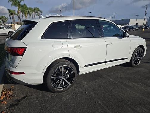 2023 Audi Q7 55 Premium Plus
