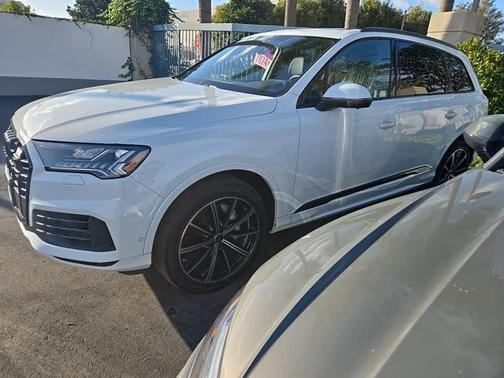 2023 Audi Q7 55 Premium Plus