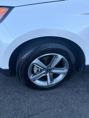 White Platinum Metallic Tri-Coat 2019 Ford Edge SEL