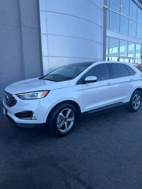 White Platinum Metallic Tri-Coat 2019 Ford Edge SEL