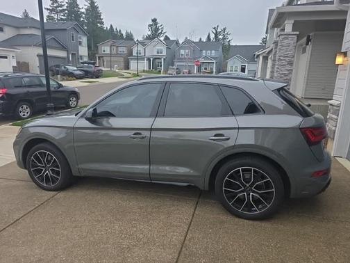 Chronos Gray Metallic 2023 Audi SQ5 3.0T Premium Plus