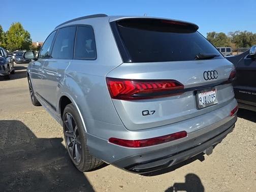 Satellite Silver Metallic 2023 Audi Q7 55 Premium Plus