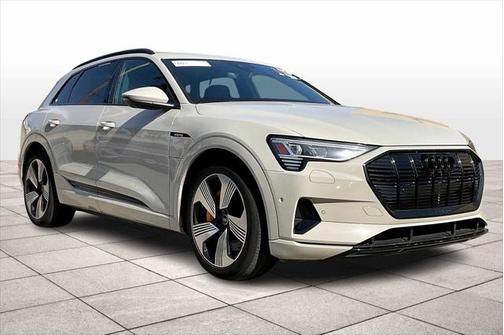 2022 Audi e-tron Premium Plus