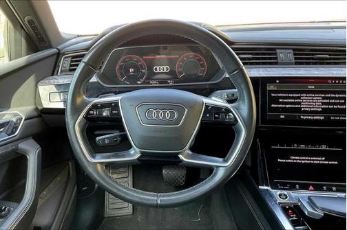 2022 Audi e-tron Premium Plus