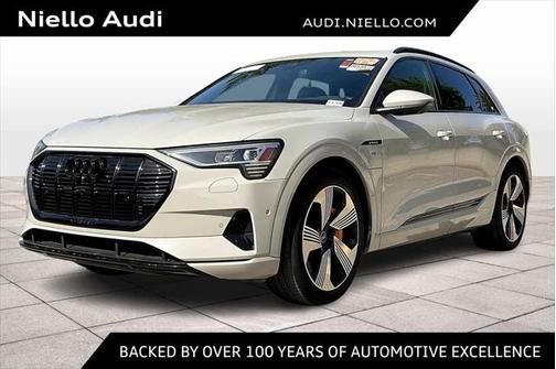 2022 Audi e-tron Premium Plus