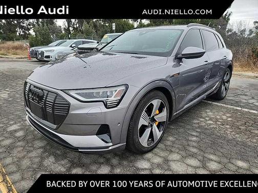 2022 Audi e-tron Premium Plus
