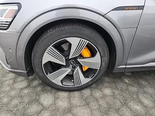 2022 Audi e-tron Premium Plus