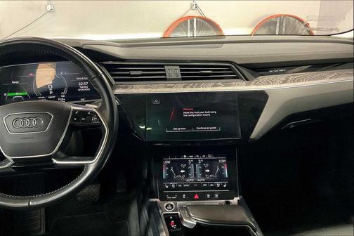 2021 Audi e-tron Premium Plus