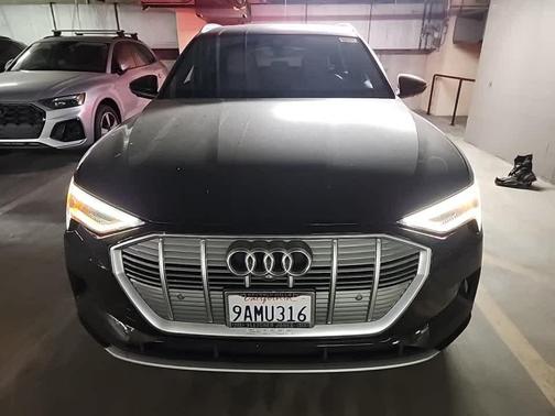 2022 Audi e-tron Premium Plus