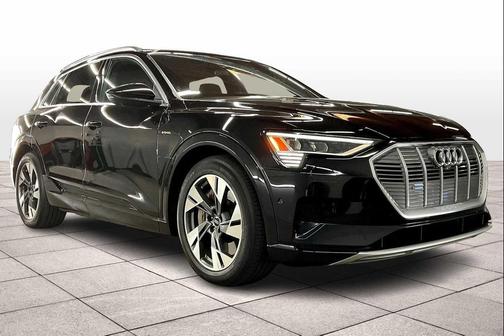 2022 Audi e-tron Premium Plus