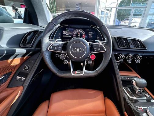 Daytona Gray Pearl Effect/Black Roof 2023 Audi R8 V10 performance RWD S tronic