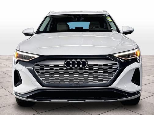 Glacier White Metallic 2024 Audi Q8 e-tron Premium Plus
