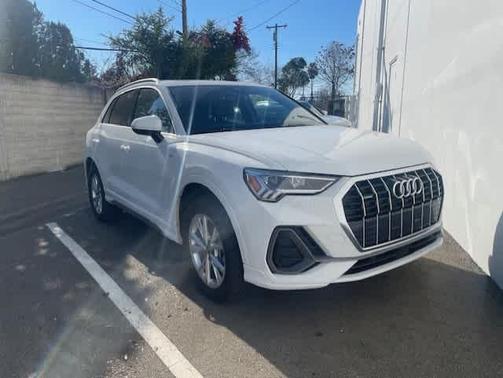 2025 Audi Q3 Premium 45 TFSI S line quattro Tiptronic