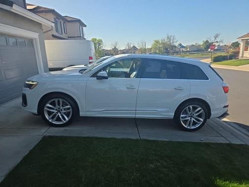 2025 Audi Q7 55 Premium Plus