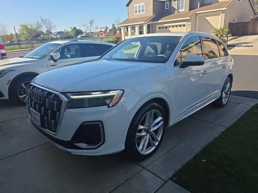 2025 Audi Q7 55 Premium Plus