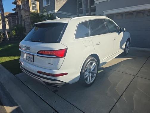2025 Audi Q7 55 Premium Plus