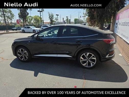 Mythos Black Metallic 2025 Audi Q4 e-tron Sportback Premium Plus