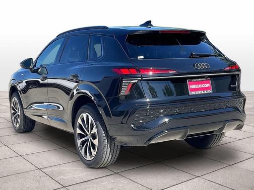 MYTHOS BLACK 2026 Audi Q3 TFSI quattro S tronic