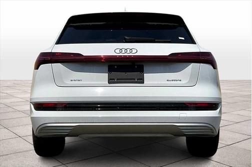 2022 Audi e-tron Premium